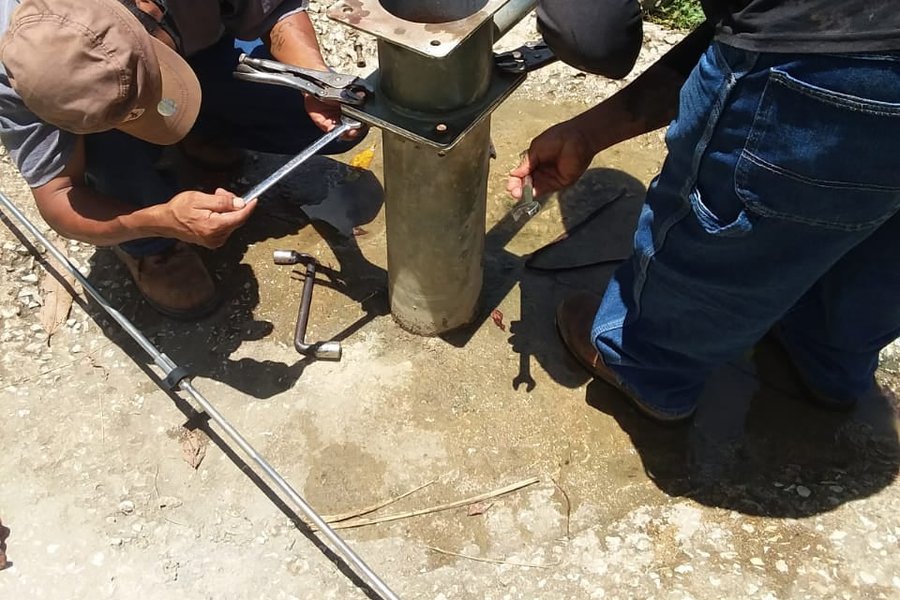 SERVICING HAND PUMOS