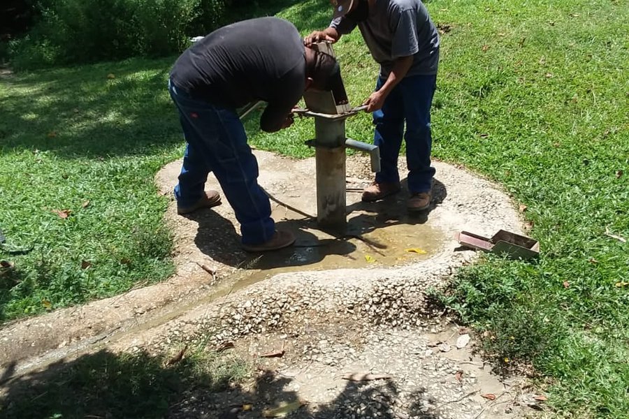 SERVICING HAND PUMOS